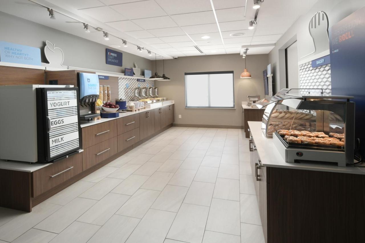 Holiday Inn Express & Suites - Williamstown - Glassboro By Ihg מראה חיצוני תמונה